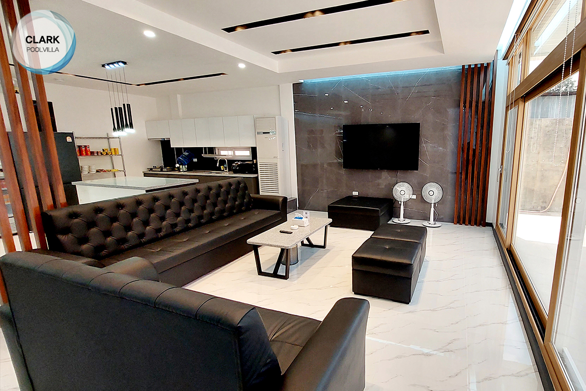 객실 5개에<br>전용화장실, 5인<br>풀빌라에 거실과<br>주방, 독립 노래방까지<br>(A, B동만)